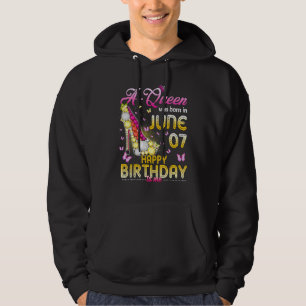 En drottning föddes den 7 juni Grattis på födelsed Hoodie