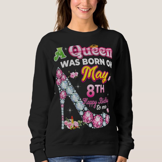 En drottning föddes den 8 maj i Grattis på födelse T Shirt (Framsida)