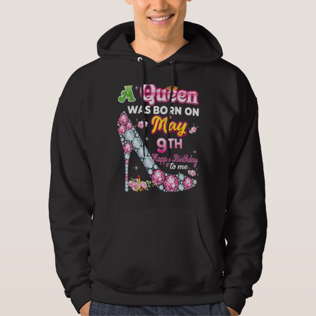 En drottning föddes den 9 maj 9 Grattis på födelse Hoodie (Framsida)