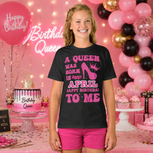 En drottning föddes i april – Klassiskt födelsedag T Shirt