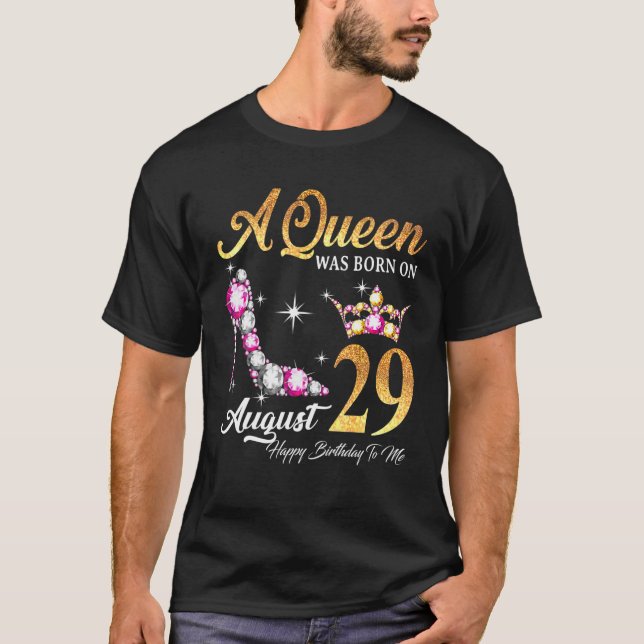 En drottning föddes i augusti 29 Grattis på födels T Shirt (Framsida)