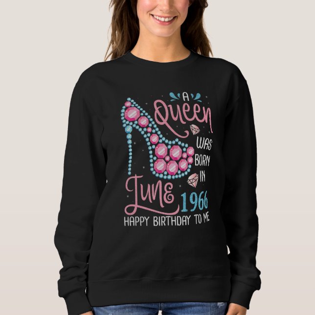 En drottning föddes i juni 1966 Grattis på födelse T Shirt (Framsida)