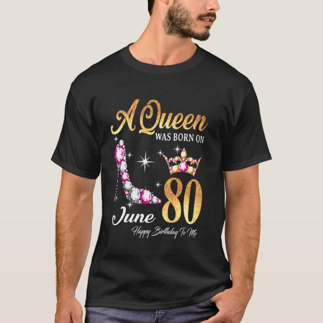 En drottning föddes i juni 80 Grattis på födelseda T Shirt (Framsida)