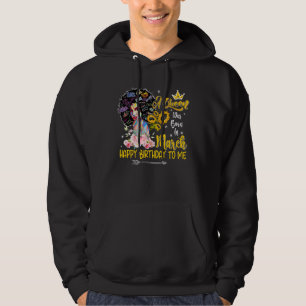 En drottning föddes i mars Grattis på födelsedagen Hoodie
