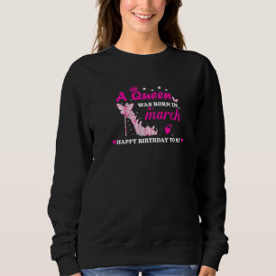 En drottning föddes i mars Grattis på födelsedagen T Shirt