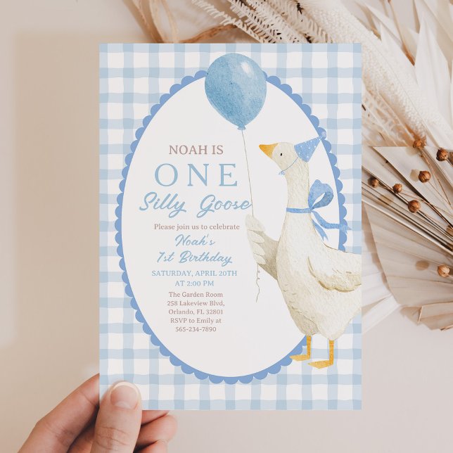 En dum gås 1-årsdag: Blå Gingham Inbjudningar (Skapare uppladdad)