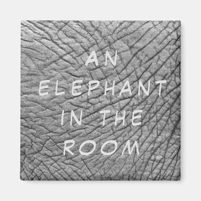 En elefant i rumsfoto med vit text magnet (Framsidan)
