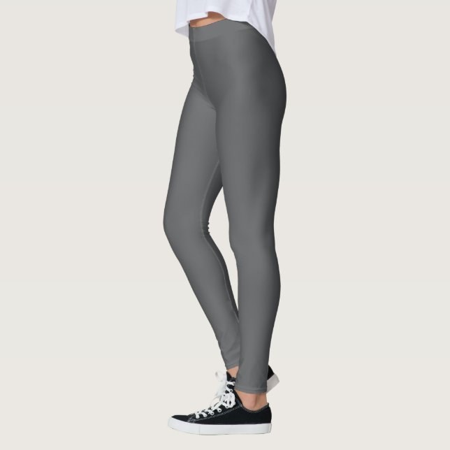 En enfärgad mörkgrå texturerad tyg med subtil leggings (Vänster)
