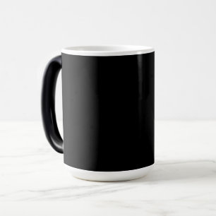 En enfärgad svart texturerad bakgrund fyller  magisk mugg