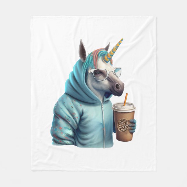 En enhörning med en hodie dricker kaffe. 1 fleecefilt (Framsidan)