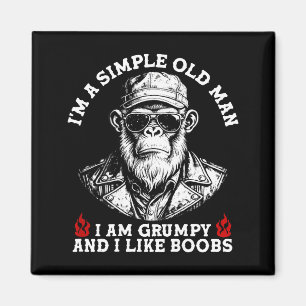 En enkel gammal man är grinig och gillar (på baksi magnet