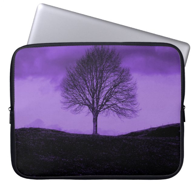 En ensam Träd Silhouette Lila liggande Laptop Sleeve (Framsidan)