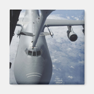 En Extender KC-10 förbereder sig att tanka A. c. Magnet