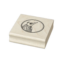 En Eyed Bird i en Circle Wood Art Frimärke