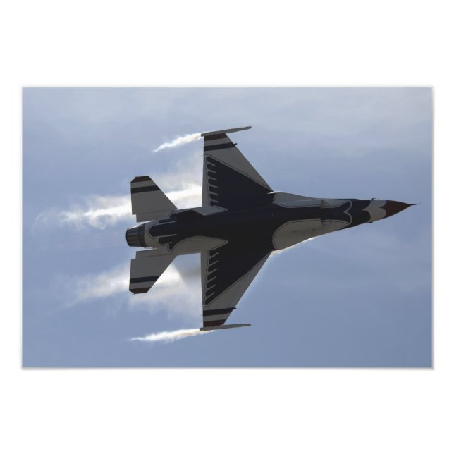 En F-16-kamp mot Falcon drar upp G:s Fototryck (Framsidan)