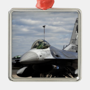 En F-16-spelare som bekämpar Falcon Julgransprydnad Metall