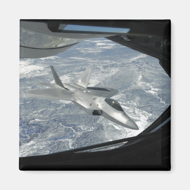 En F-22 Raptor banker från KC-135 Magnet (Framsidan)