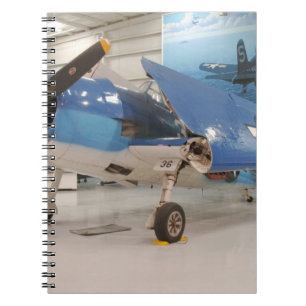 En F-6F Hellcat från andra världskriget på Anteckningsbok