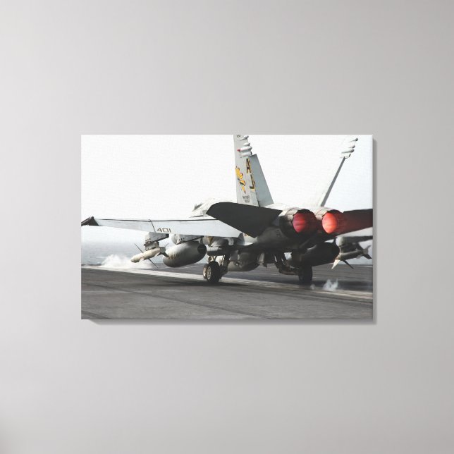 En F/A-18C-hornet startar från cockpit 2 Canvastryck (Framsida)