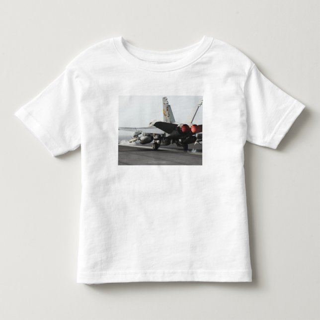 En F/A-18C-hornet startar från cockpit 2 T-shirt (Framsida)