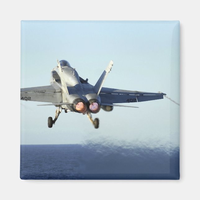 En F/A-18C-hornet startar från cockpit Magnet (Framsidan)