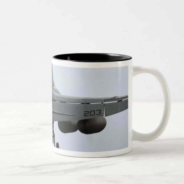 En F/A-18E-Toppen-häftning Två-Tonad Mugg (Höger)