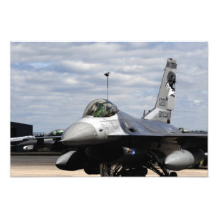 En falk för stridighet F-16 Fototryck
