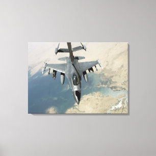 En falk för stridighet F-16 tankar Canvastryck