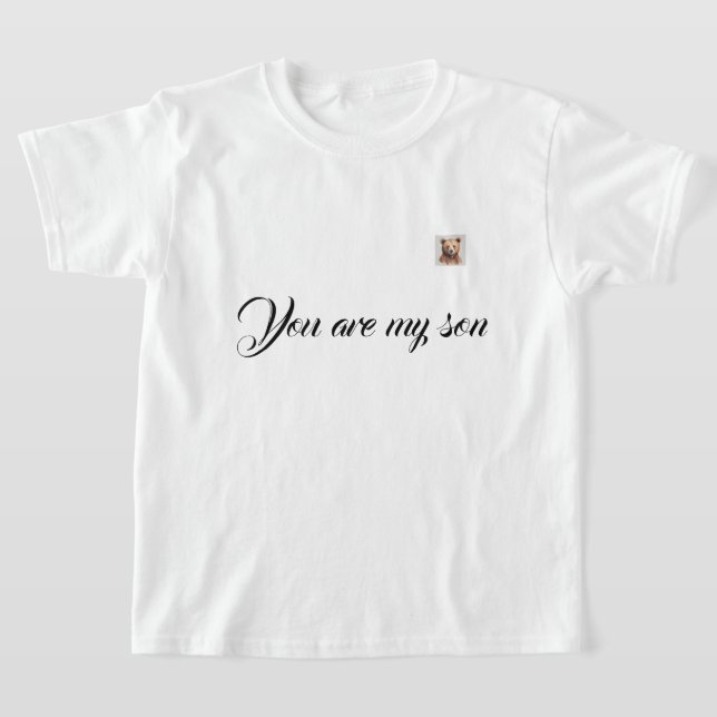 En familj T-shirt med en söt björn bild på den (Laydown)