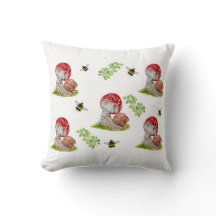 En färglös skogsfluga och snigel