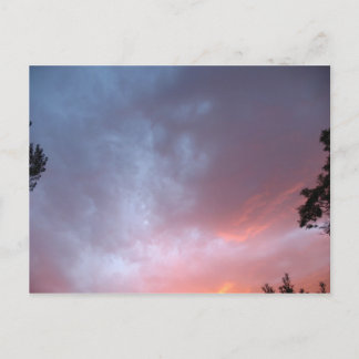 En färgstark solnedgång vykort