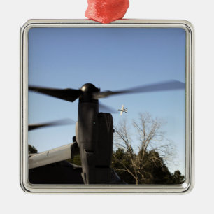 En fiskgjuse CV-22 förbereder sig att ta av Julgransprydnad Metall