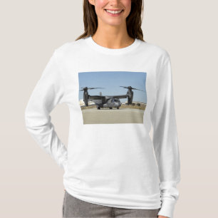 En fiskgjuse CV-22 förbereder sig för take-av Tee Shirt