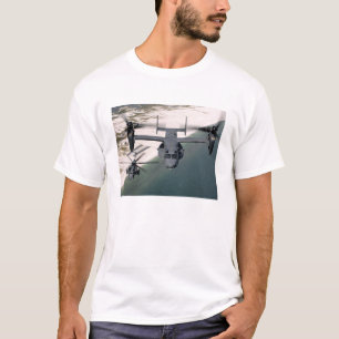 En fiskgjuse CV-22 och en MH-53 stenlägger Low T-shirt