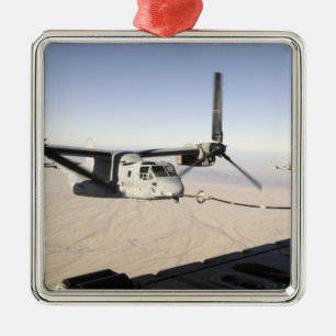 En fiskgjuse MV-22 tankar midflight Julgransprydnad Metall