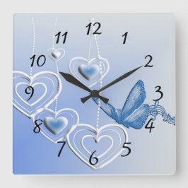 En fjäril och hjärtan fyrkantig klocka
