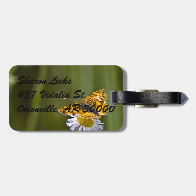En fjäril på en blomma bagagebricka (Baksida Vågrät)
