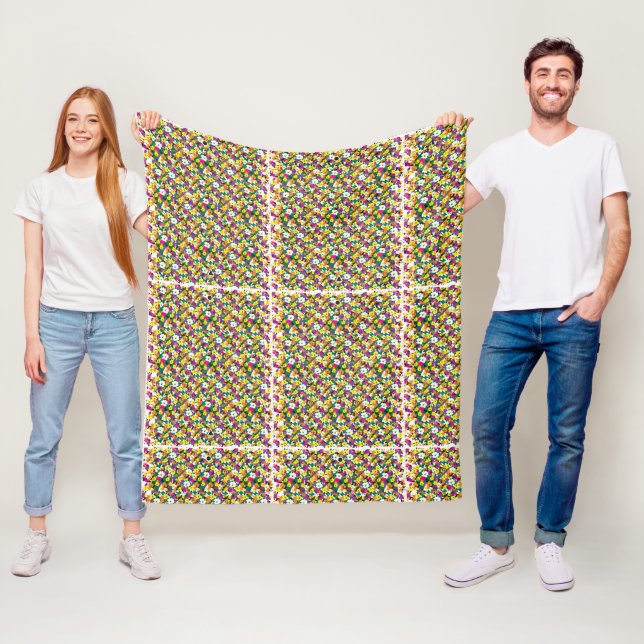 en flerfärgad bakgrund med fyrkanter och punkter fleecefilt (På plats)