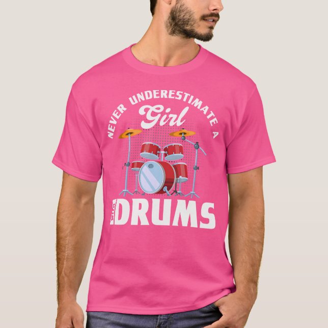 En flicka med Drums underskattar aldrig en flicka  T Shirt (Framsida)