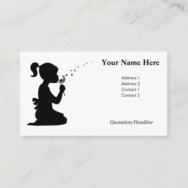 En flicka som vill blåsa en dandelionblomma rådkort (Framsida)