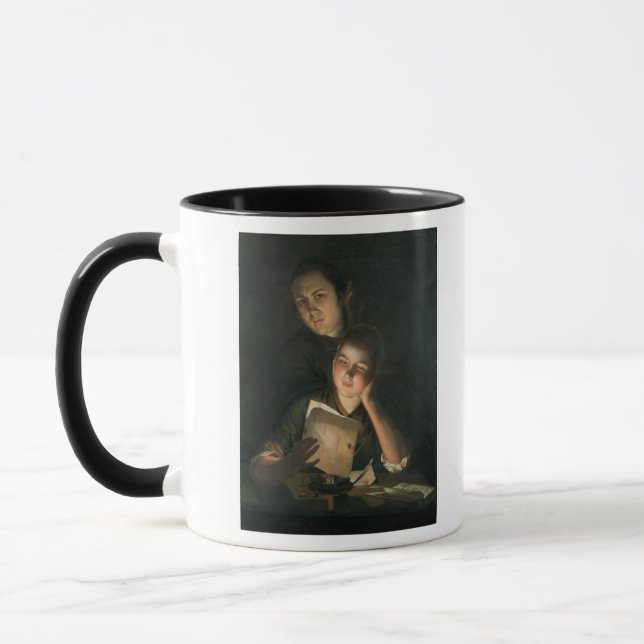 En flickaläsning ett brev vid Candlelight Mugg (Vänster)