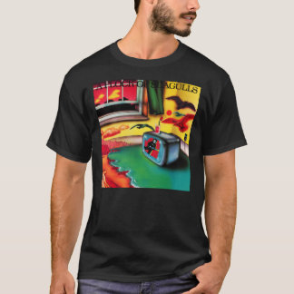 en flock av fiskmåsar Essential T-Shirt