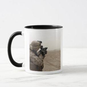 En flotta avfyrar Men-32 Mugg
