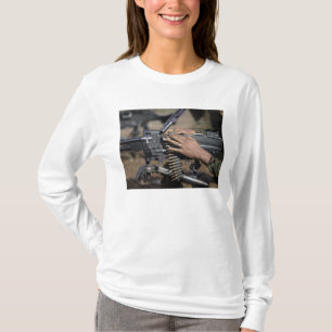 En flotta laddar A M. - maskingeväret 240G T Shirt