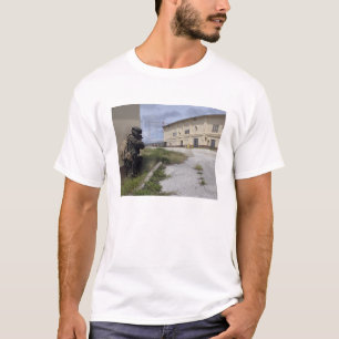 En flotta postar säkerhet t-shirt