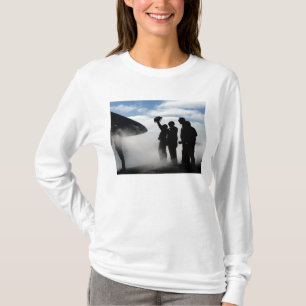 En flygdäckbesättningsman tee
