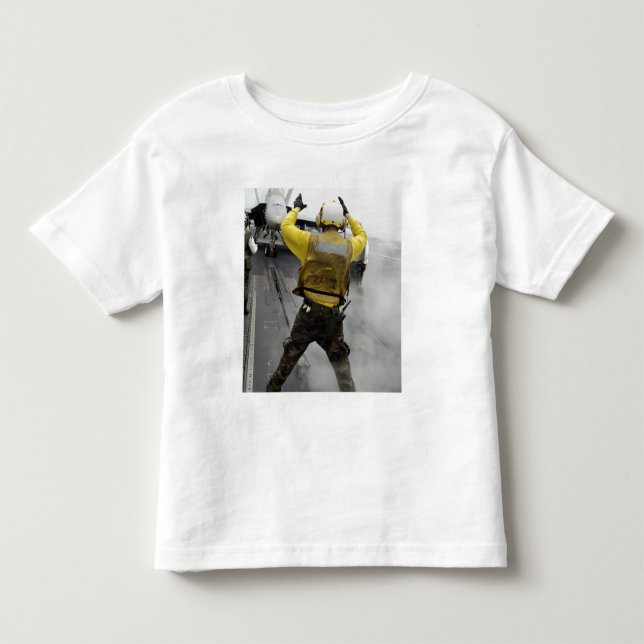En flygplanschef signalerar en F/A-18C-hornet Tee Shirt (Framsida)