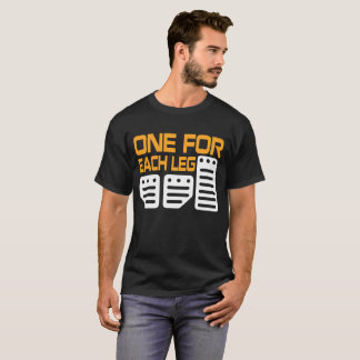 En för varje lägger benen på ryggen tre t shirt