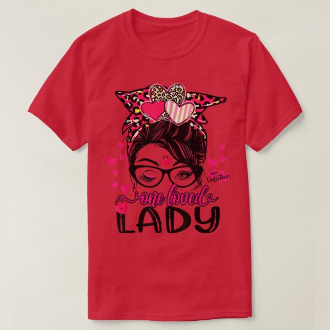 En förlorad Dam Messy Bun Leopard par Kärlek Valen T Shirt (Design framsida)