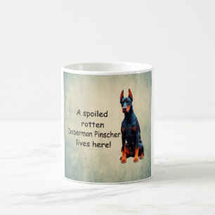 En förstörd Rotten Doberman Pinscher bor här Kaffemugg